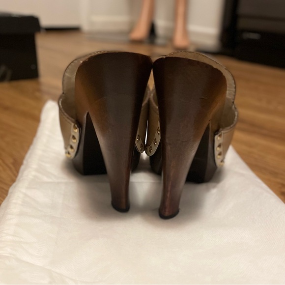 Louis Vuitton Slides Size 39 (US 9) - Picture 7 of 8